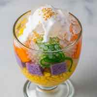 Vietnamese vegan sweet soup dessert with colorful layers